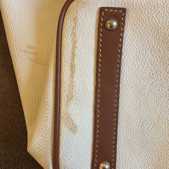 White Dooney & Bourke tote. - Picture 4 of 6